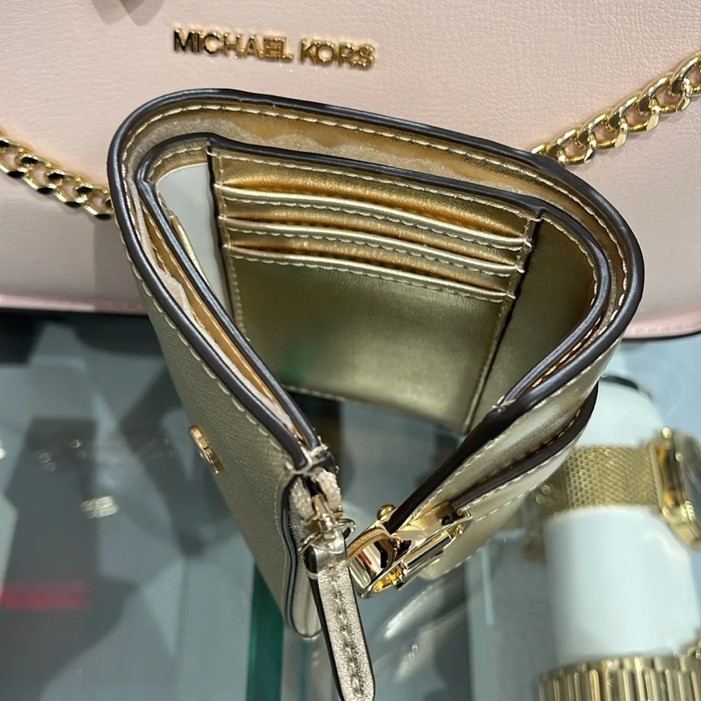 MICHAEL KORS CARMEN MEDIUM LOGO AND FAUX LEATHER WALLET
PALE GOLD
NWT - Picture 11 of 16
